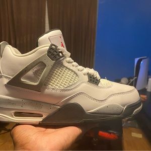 Jordan 4 retro white cement size 9.5